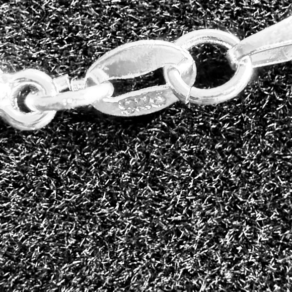 Elegant Silver Necklace - Picture 5 of 5